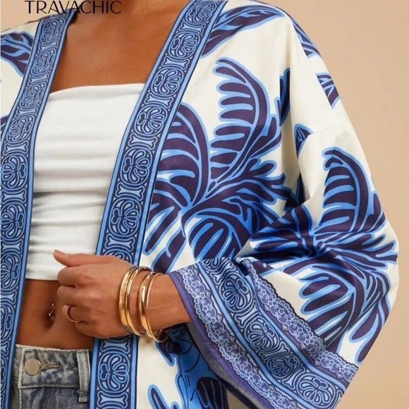 Travachic Blue and White Kimono - Picture 3 of 6